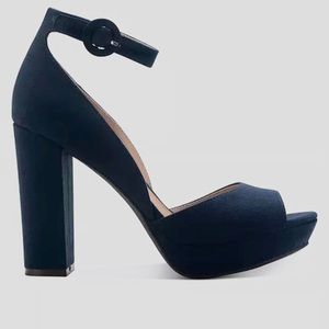 Brand New w/o box American Rag Size 8.5 Navy Suede ankle strap